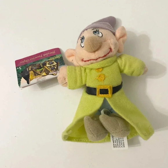 Vtg Lot of 4 Snow White  Disney Dwarf Toys Figures Doc Dopey Happy - Picture 14 of 16